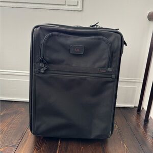 Tumi expandable black Rolling Travel Bag w. Durable Fabric & Retractable Handle